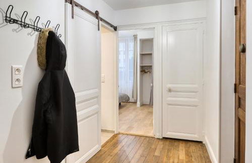 Cosy Appartement Lyon Valmy - parking - Foto 16