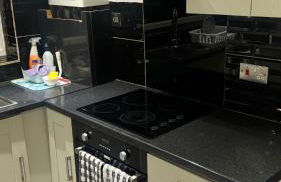 Spacious 3 Bed House with Garden & Free Parking - Foto 16