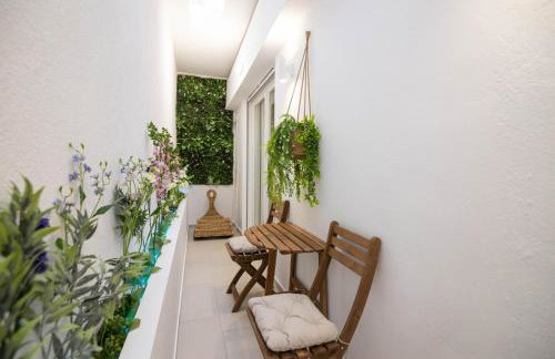 Almond Jacuzzi Suites - Private Jacuzzi - Self Check-In - Free & Easy Street Parking - Foto 3