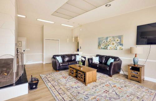 Mountain View and Fire Pit Modern Copperhill Home - Foto 4