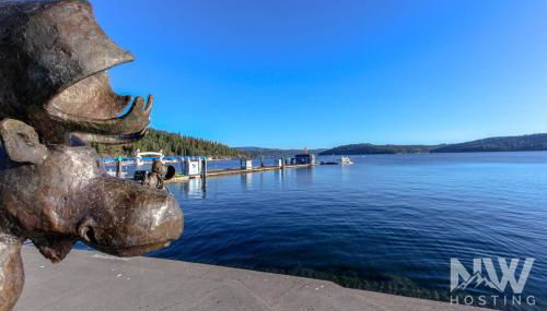 Cozy Farmhouse w Treehouse Fire Pit 1 Mile to Beach Close to Skiing Adventures 1226 - Photo 3