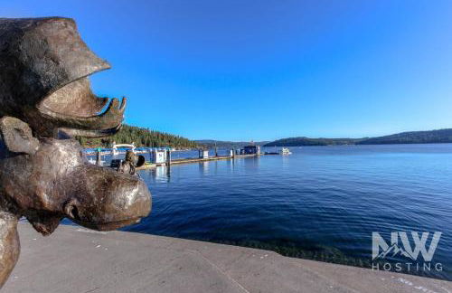 Cozy Farmhouse w Treehouse Fire Pit 1 Mile to Beach Close to Skiing Adventures 1226 - Foto 3