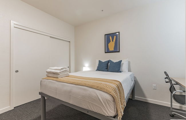 Modern Apartment With Upgraded Amenities Near CSU - Foto 3