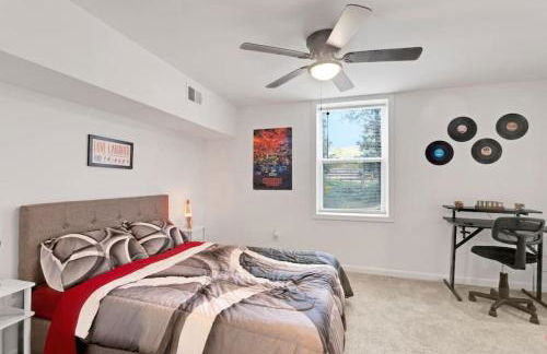 Retro Cumberland 2-Story Hangout near Six Flags - Foto 11