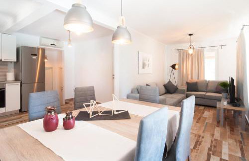 Bill & Eva's precious jewel - Photo 2