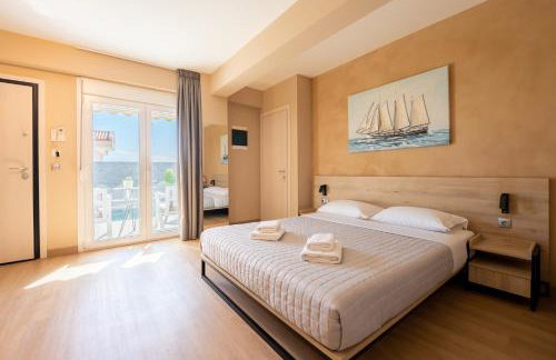Olynthus Luxury Rooms & Suites - Foto 13