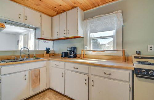 Oakland Apt on Messalonskee Lake with Dock Access! - Foto 2