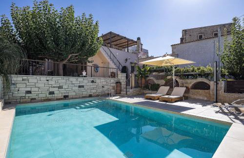 Captain's Hyatt - Photo 3