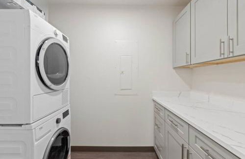 King Beds J and K on Main Luxury Apartment 406 - Foto 19