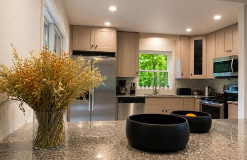 Poconos Modern Chalet I Hot Tub I Home Theater I Fenced Yard I Pet Friendly - Foto 55