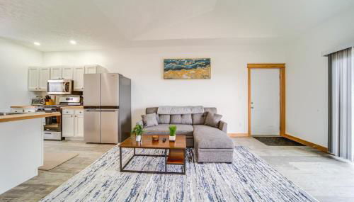 Balcony and Golf Course View Quiet Erie Getaway - Foto 5