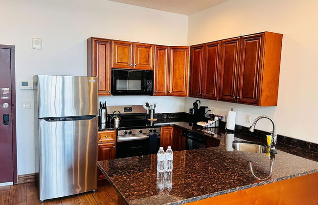 Sosuite 2BR Apt w Balcony W D Gym On-site Bar - Photo 24