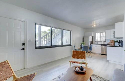 Chic Retreat: 2BR Apartment! - Foto 11