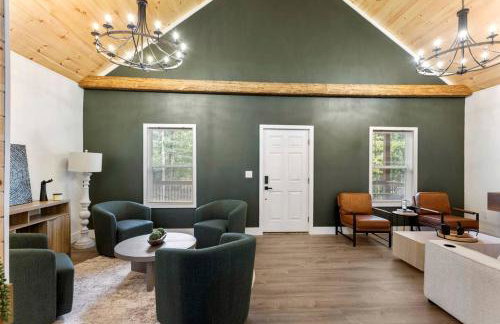 Stylish Lakehouse with Black-and-White Modern Design near Lake Hartwell, Clemson SC - Foto 2