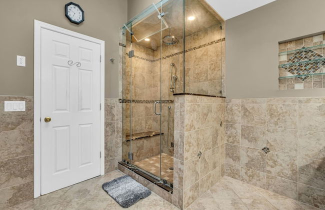 Cozy Private Home W Fireplace Outdoor Kitchen - Photo 34