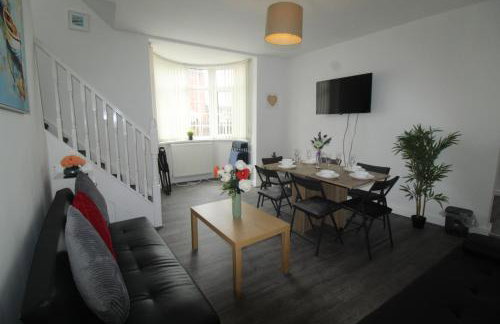 High Street House Thurnscoe by Smart Corporate Stays - Photo 14