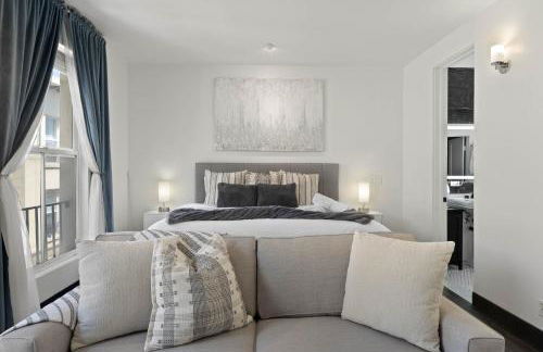 City Lights and Rooftop Nights by Rather Be Properties - Foto 24