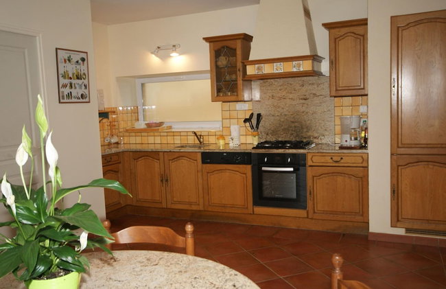 Spacious Holiday Home in Besse With Swimming Pool - Foto 12