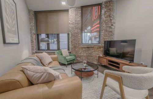 Stylish Downtown 2 Bedroom - Photo 9