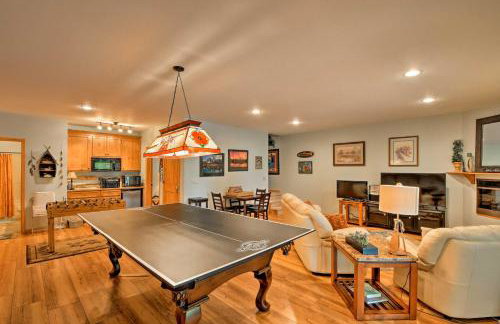 Andrews Cabin with Game Room and Covered Porch! - Foto 2