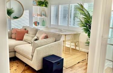 Harbourside garden flat with parking - Photo 2