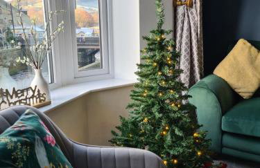 Modern River View Mytholmroyd Apartment - Photo 18