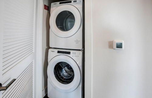 Upscale Midtown Retreat , Free Parking & Close to Mercedes-Benz - Foto 11