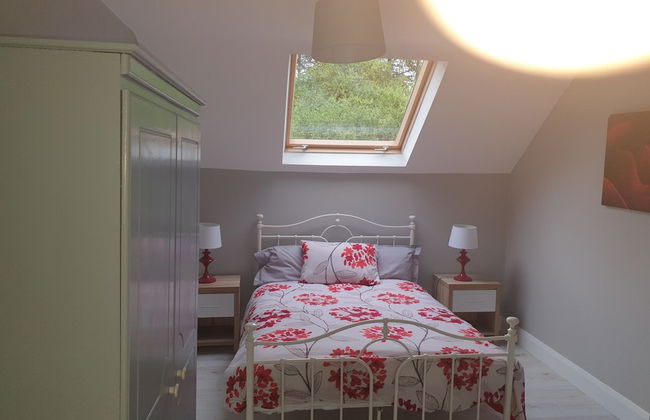 Captivating 3-bed House - Photo 3