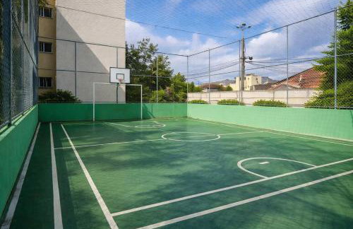 Apartamento espaçoso com 3 quartos para até 6 pessoas, Garagem coberta dentro do condomínio e Check-in Automático via Fechadura com senha - Foto 2