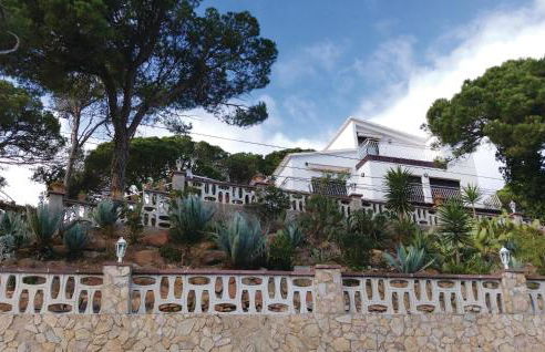 Cozy Home In Blanes With House Sea View - Photo 11