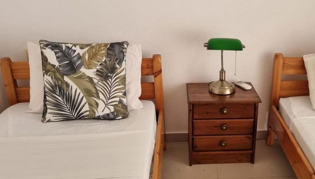 Plaka-sleeps4-parking-pool-hottub-seaviews - Foto 2, Habitación