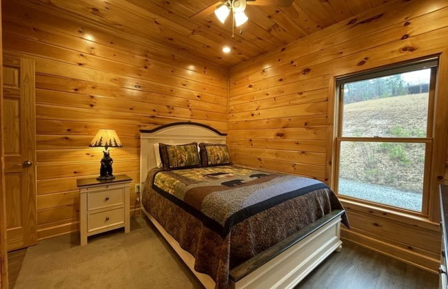 Charming cabin with an Amazing view! - pet and motorcycle friendly! 2 Bedroom Cabin by RedAwning - Foto 2