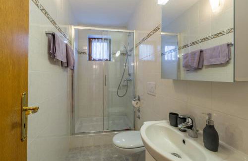 Elegant two-bedroom apartment with terrace in Rovinj - Photo 32