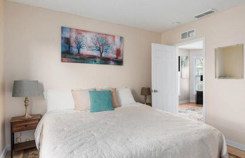 4BR Home Near Downtown Sleeps 10 - Tulip - Foto 13