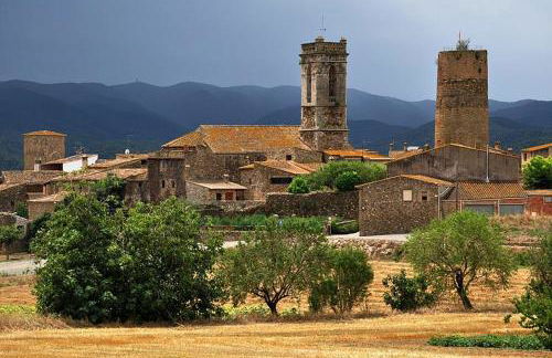 BAIX EMPORDÀ. Increíble casa en pueblo medieval - Foto 19