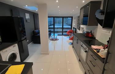 Contemporary and Spacious Home - Foto 12