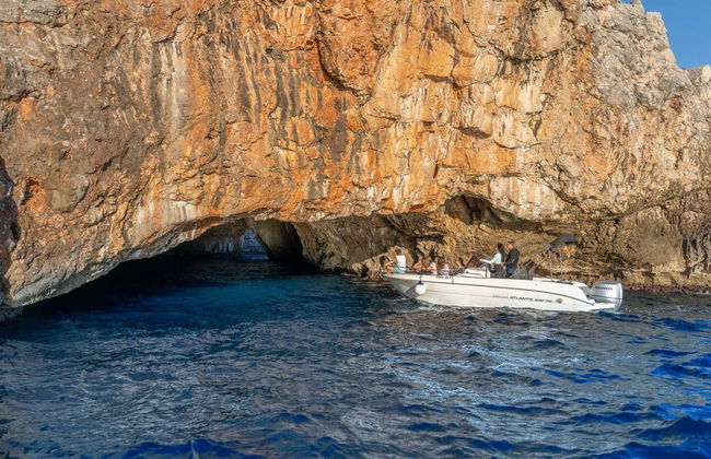 Paseo en barco privado por la bahía de Kotor - Foto 3