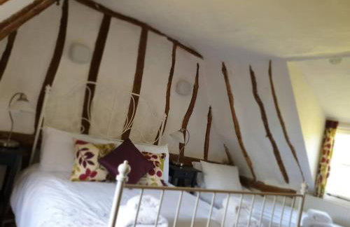 Entire Thatched Cottage - Photo 5