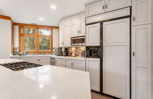 Beautiful Lakescape-4 BR Home with Heated Pool & Rec Space-Family Friendly - Foto 14