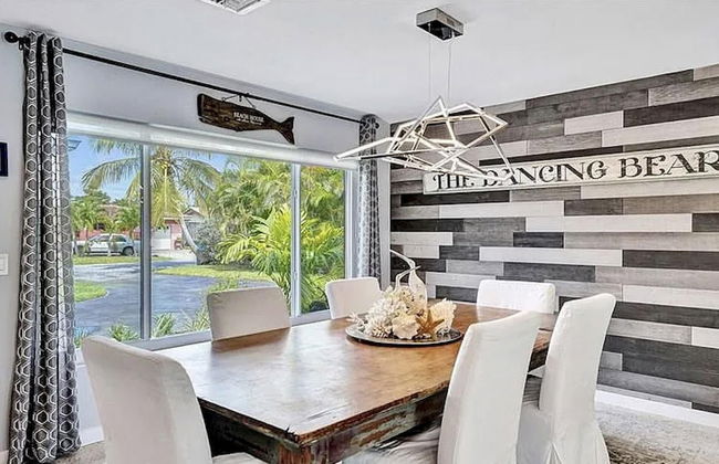 Beach Bliss 10 Mins to Waves 3BR Oasis With Pool - Foto 26