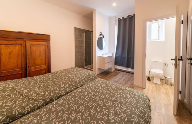 Mansion With Pool & Bar - Photo 4