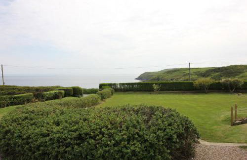 Spacious seaside family house in Aberdaron with large garden and stunning sea views - Photo 15