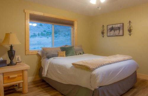 Stunning Salmon Riverfront Cabin - Foto 25