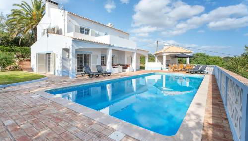 Spacious Villa Swimming Pool by HostWise - Foto 5