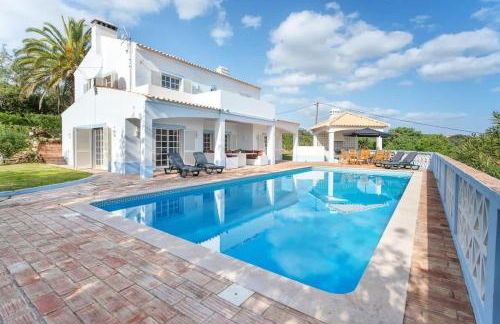 Spacious Villa Swimming Pool by HostWise - Foto 5