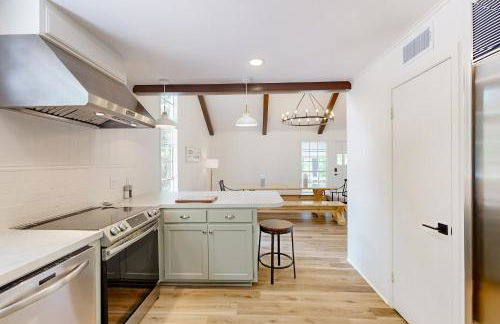 6 Mi to Lake Brookeland Home with Treehouse Vibes - Photo 11