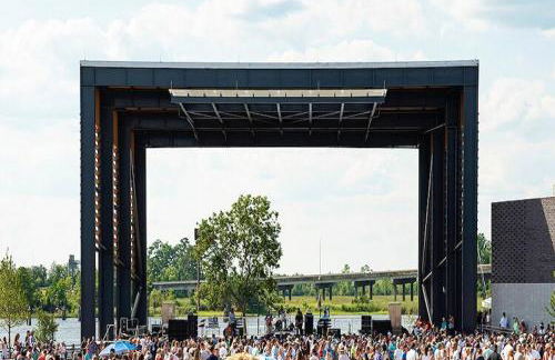 Under the Oaks, A Downtown Hidden Gem - Foto 30