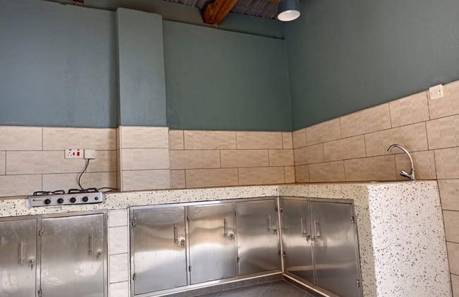 Captivating 3-bed Villa - Photo 28