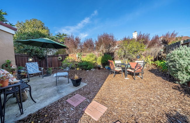 Succulents & Seashells Coastal Paradise by Beach - Foto 26