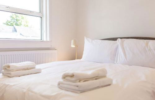 Bright & Airy 2BD - 10 mins walk to Chelt Centre! - Photo 4